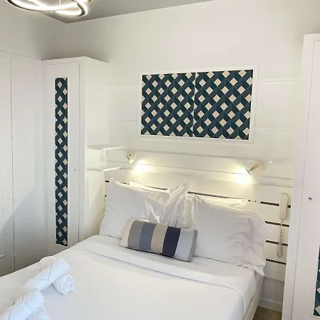 Hotel Logis Les Cols Verts 3*