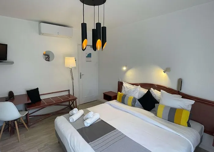 Logis Les Cols Verts Hotel