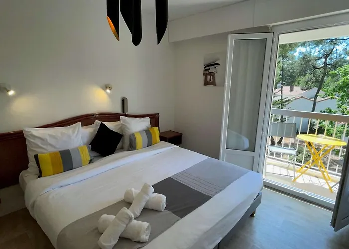 Hotel Logis Les Cols Verts 3*