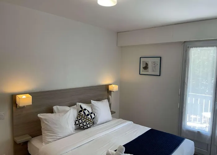 Logis Les Cols Verts Hotel