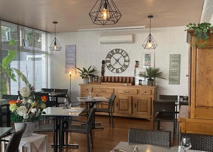 Hotel Logis Les Cols Verts 3*