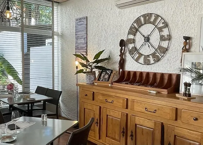 Logis Les Cols Verts Hotel