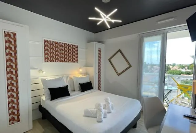 Logis Les Cols Verts Hotel