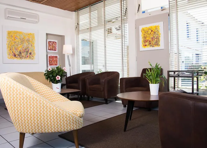 Hotel Logis Les Cols Verts 3*